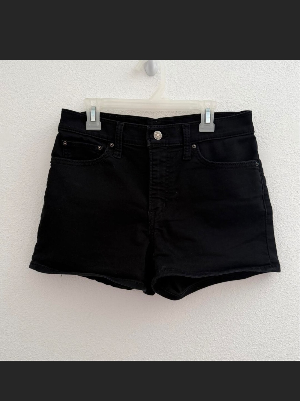 Levis Black High-Rise Women’s Denim Shorts Size 28